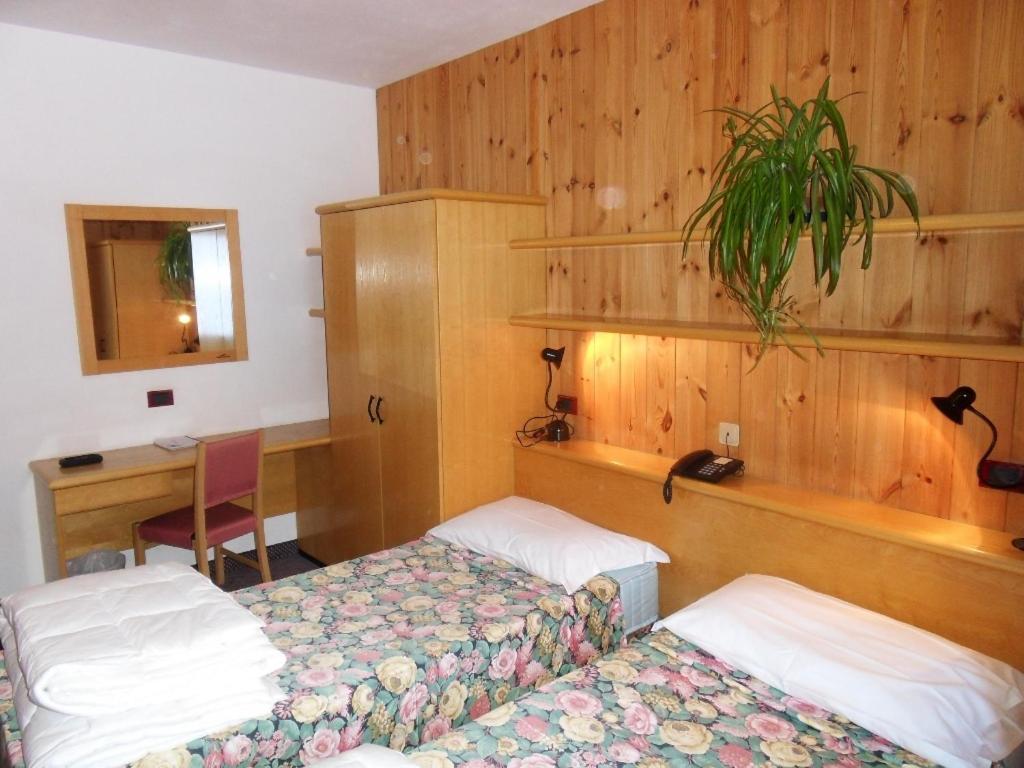 Hotel Santa Caterina Santa Caterina Valfurva Zimmer foto