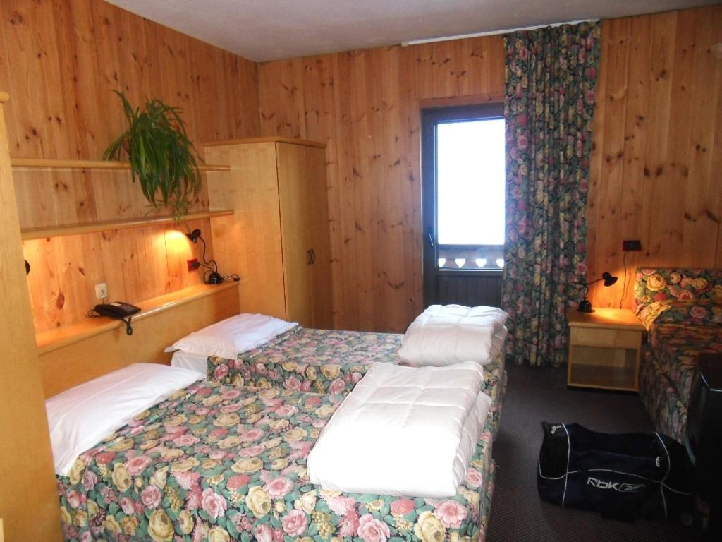 Hotel Santa Caterina Santa Caterina Valfurva Zimmer foto